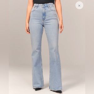 Abercrombie & Fitch 6R Curve Love Ultra High Rise Flare